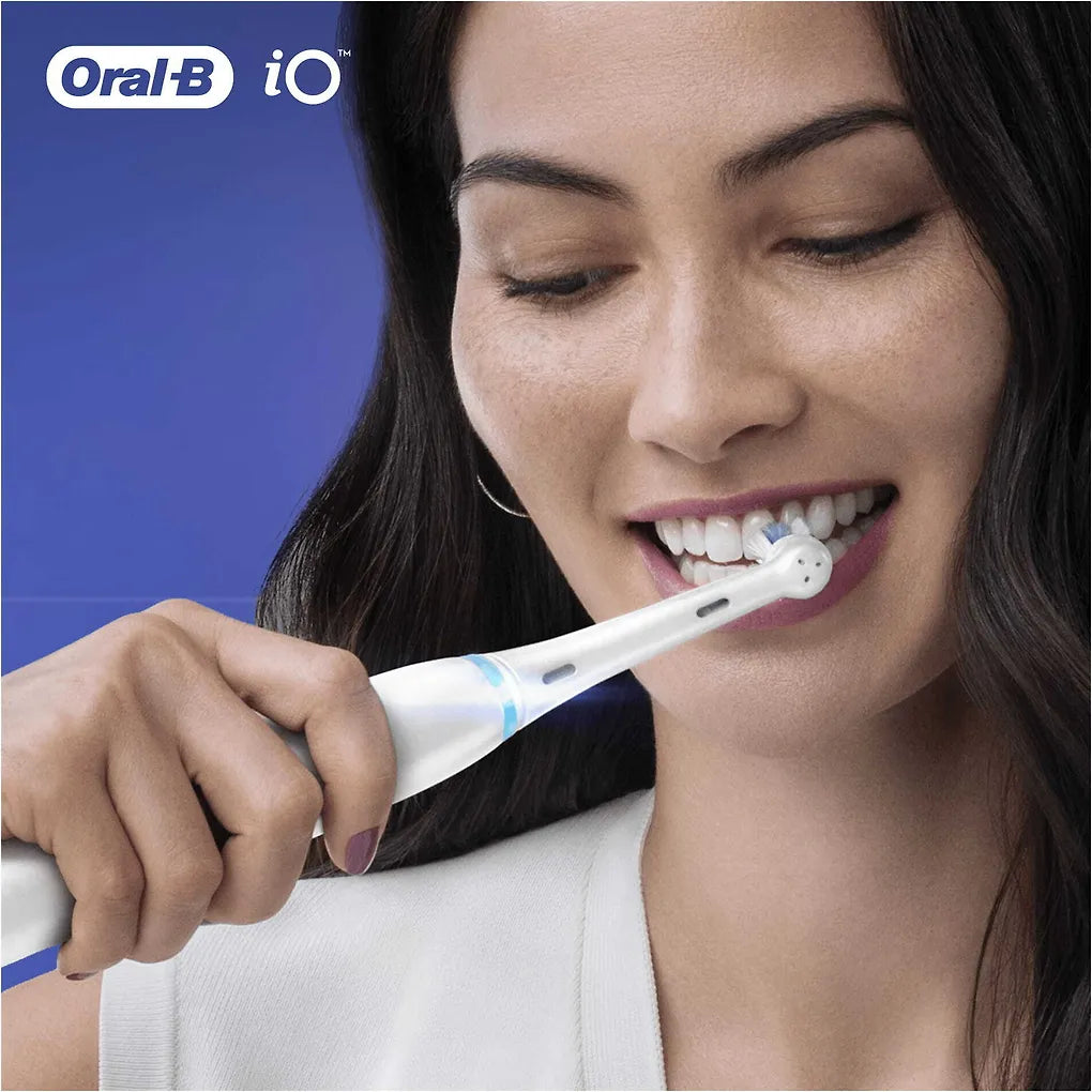 Oral-B iO Ultimate Clean ersättningsborstar, vit, 4 st