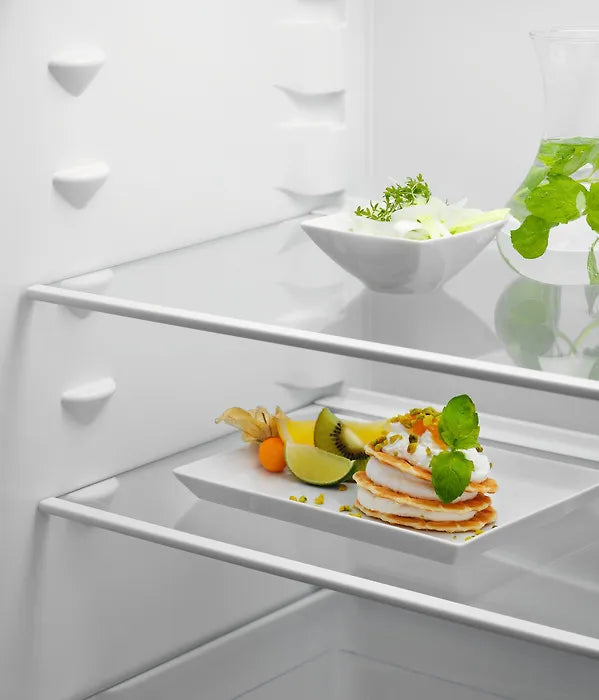 Electrolux ERD6DE18C 600-sarjan jääkaappi, integroitu