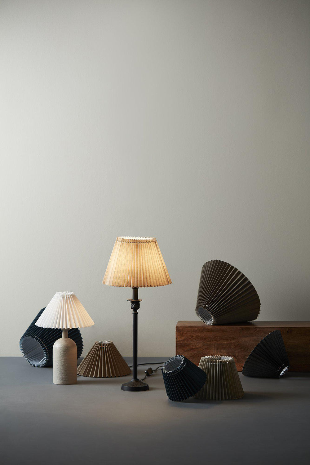 Astrid vekkivarjostin pellavabeige 40 cm