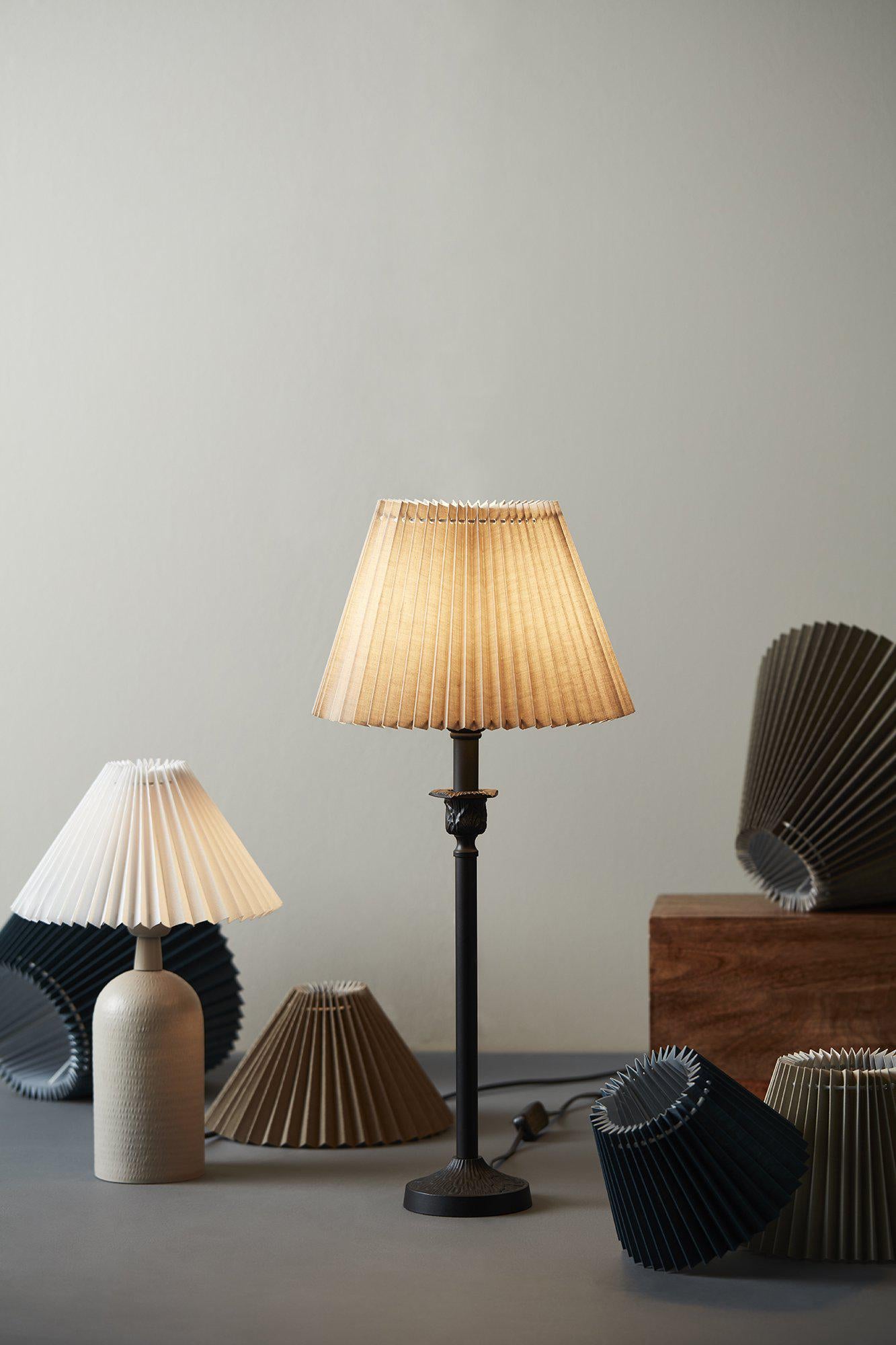 Astrid vekkivarjostin pellavabeige 40 cm