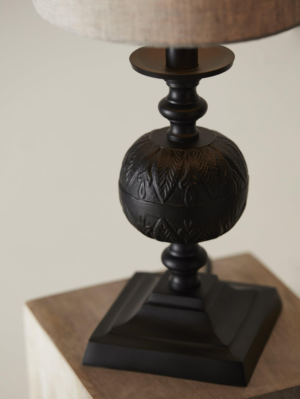 Flory lampunjalka musta 33 cm