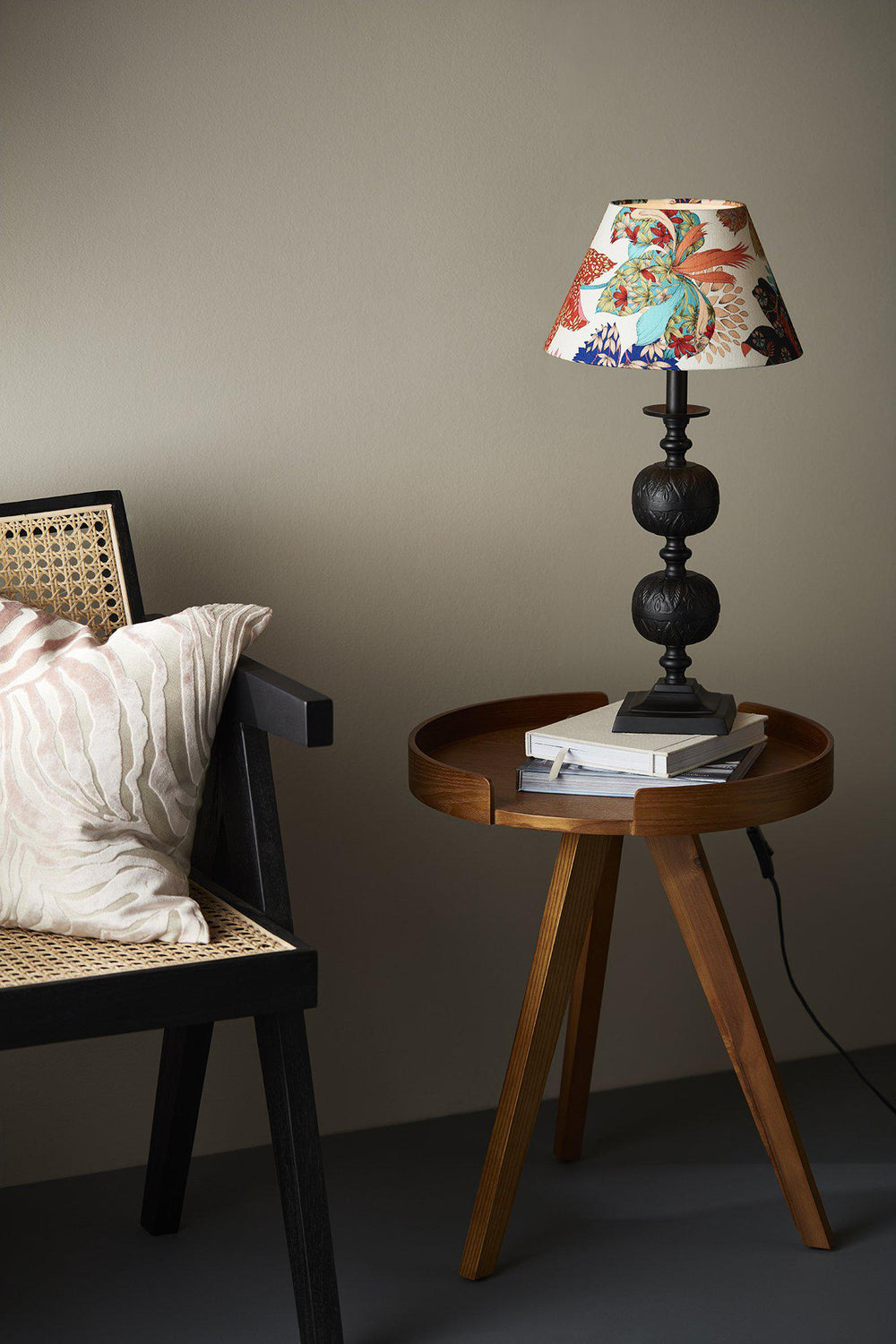 Flory lampunjalka musta 45 cm