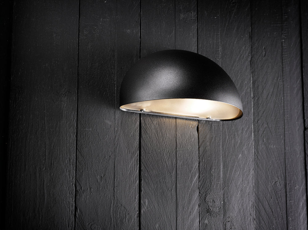 Scorpius seinävalaisin musta