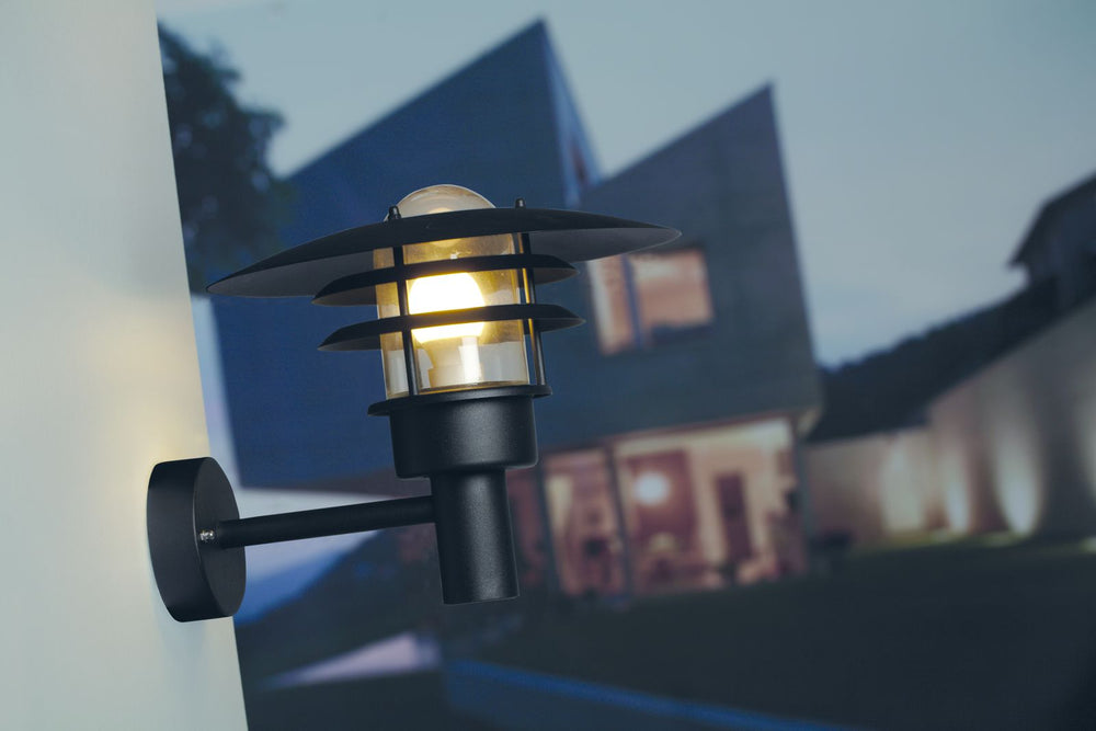 Lönstrup 32 seinävalaisin musta