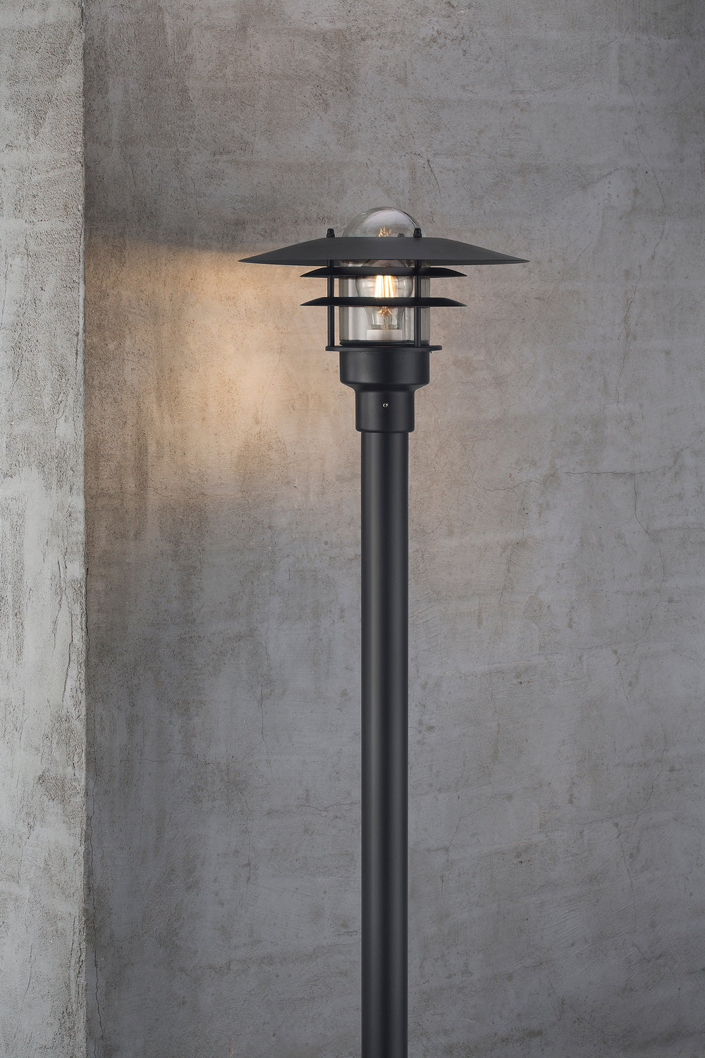 Lönstrup 32 pollare svart