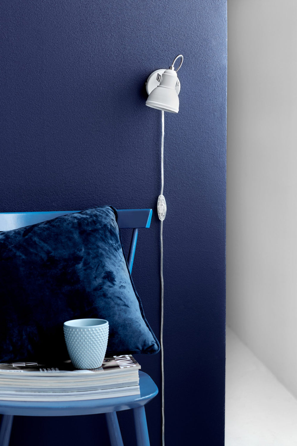 Aslak seinävalaisin valkoinen