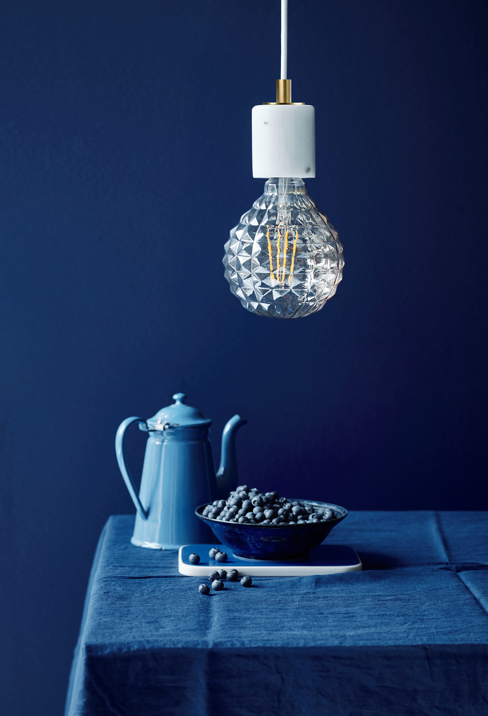 Siv riippuvalaisin valkoinen