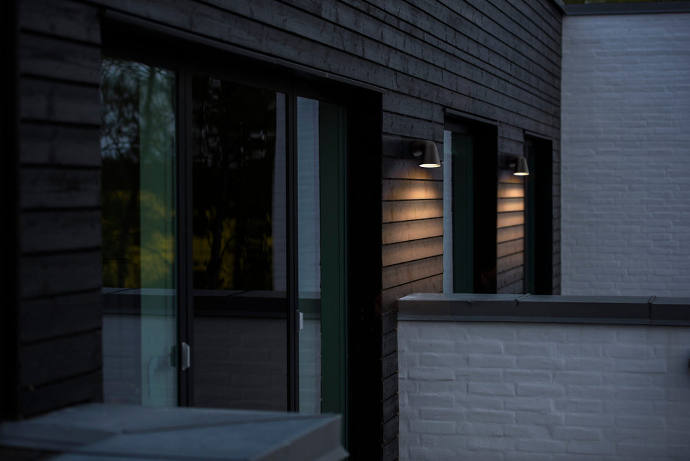 Front Single väggarmatur svart