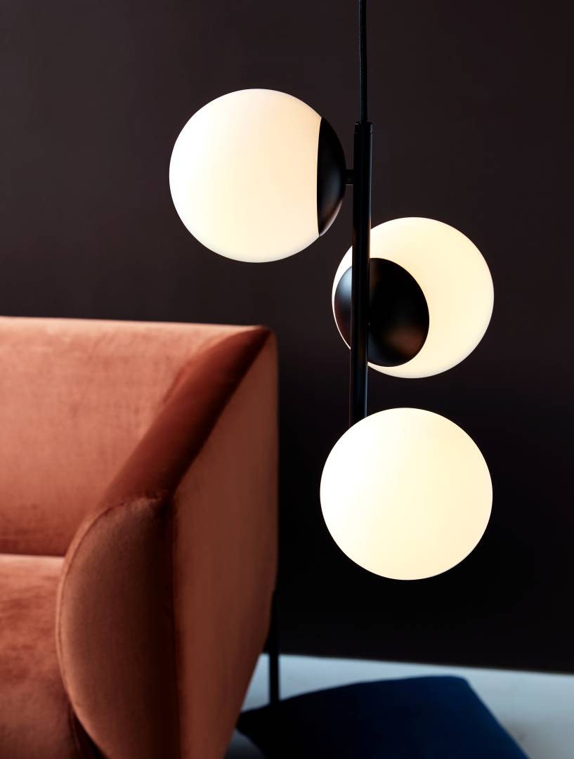 Lilly riippuvalaisin musta/opaali