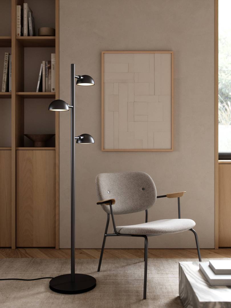 Nomi golvlampa svart