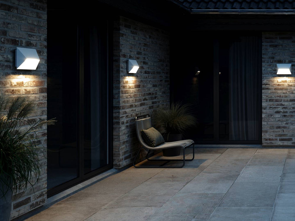 Pontio 27 seinävalaisin valkoinen