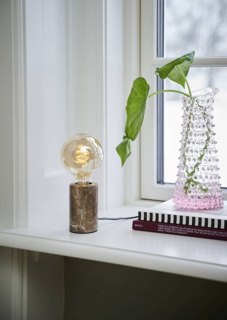 Siv pöytävalaisin ruskea marmori