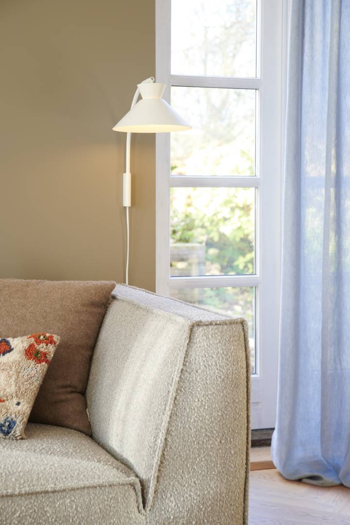 Dial seinävalaisin valkoinen