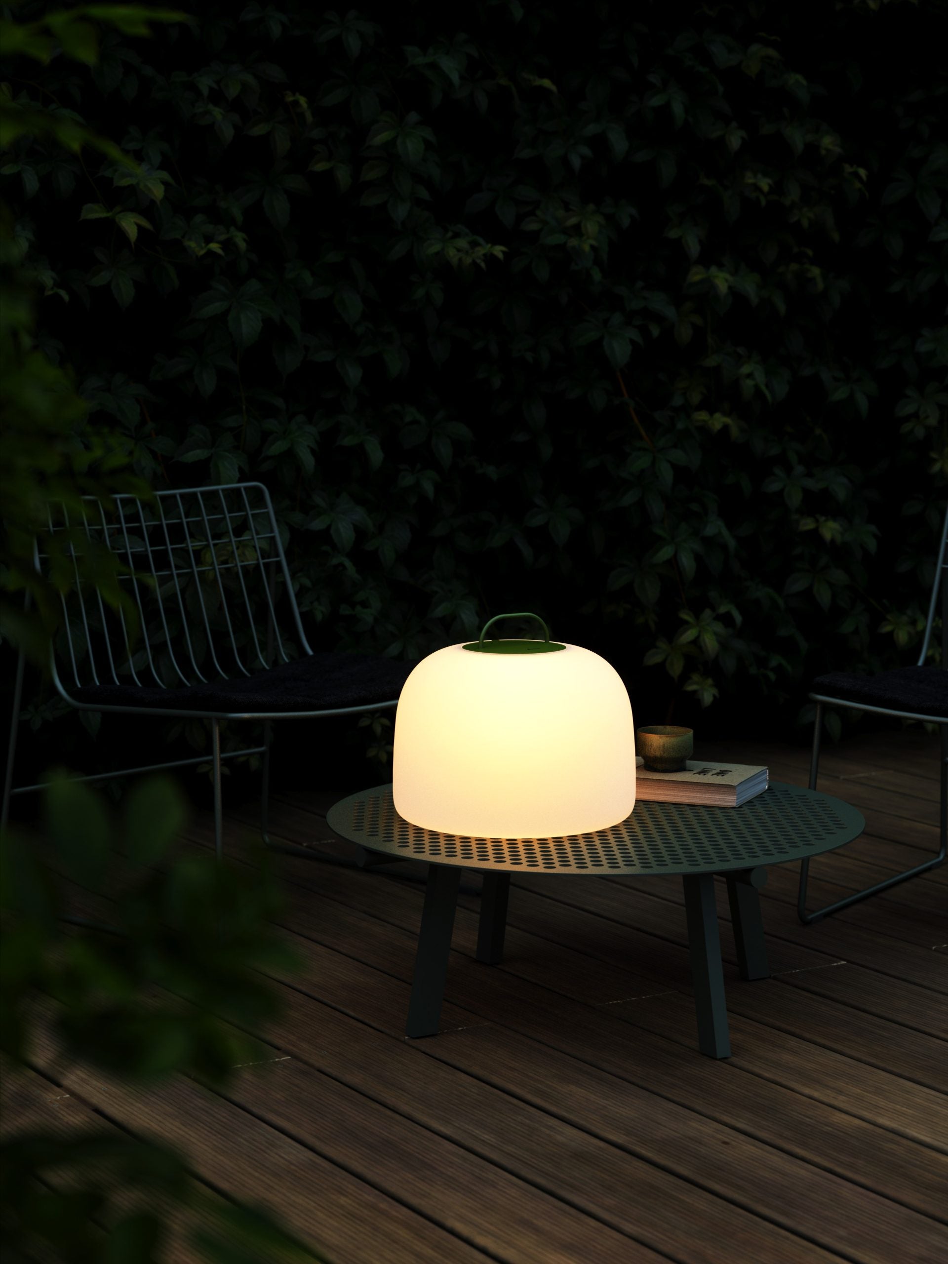 Kettle 36 uppladdningsbar lampa oliv/vit