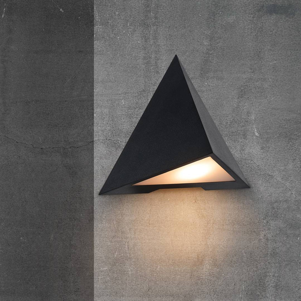 Konit seinävalaisin musta