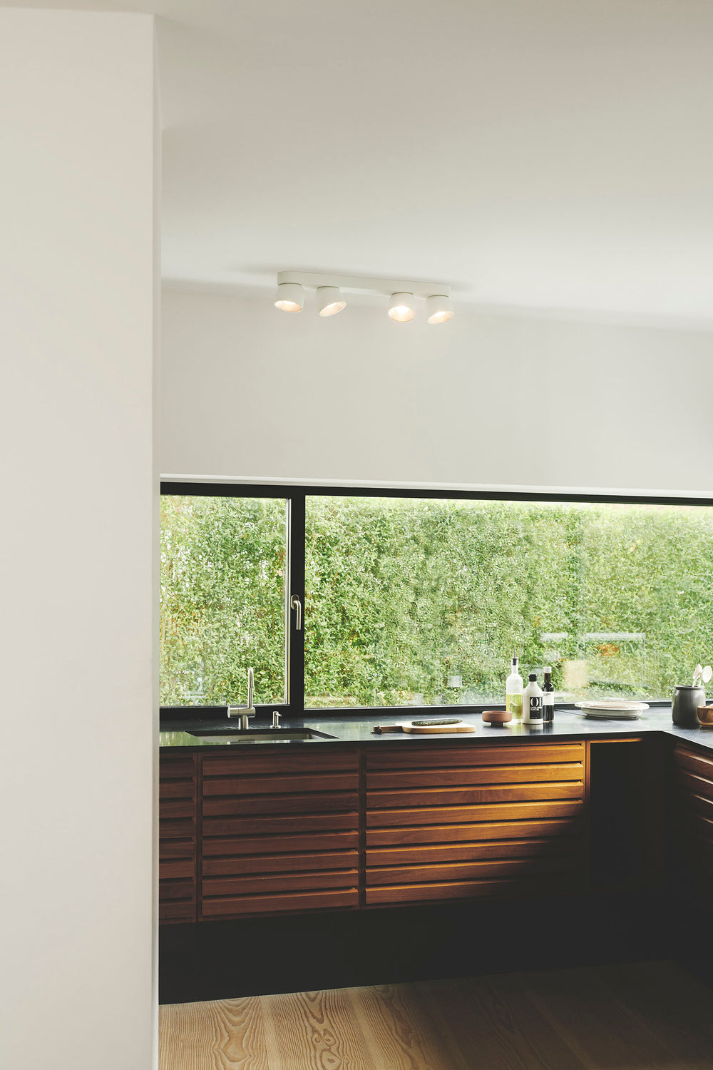 Pitcher 4-osainen spottivalaisin valkoinen