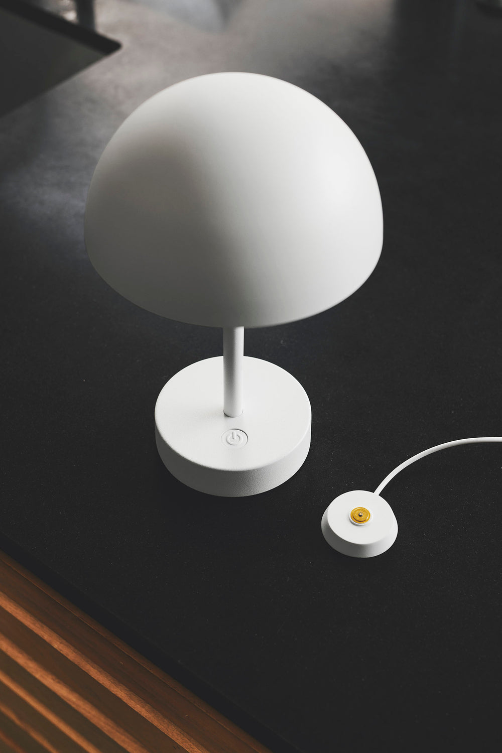 Ellen To-Go ladattava valaisin valkoinen