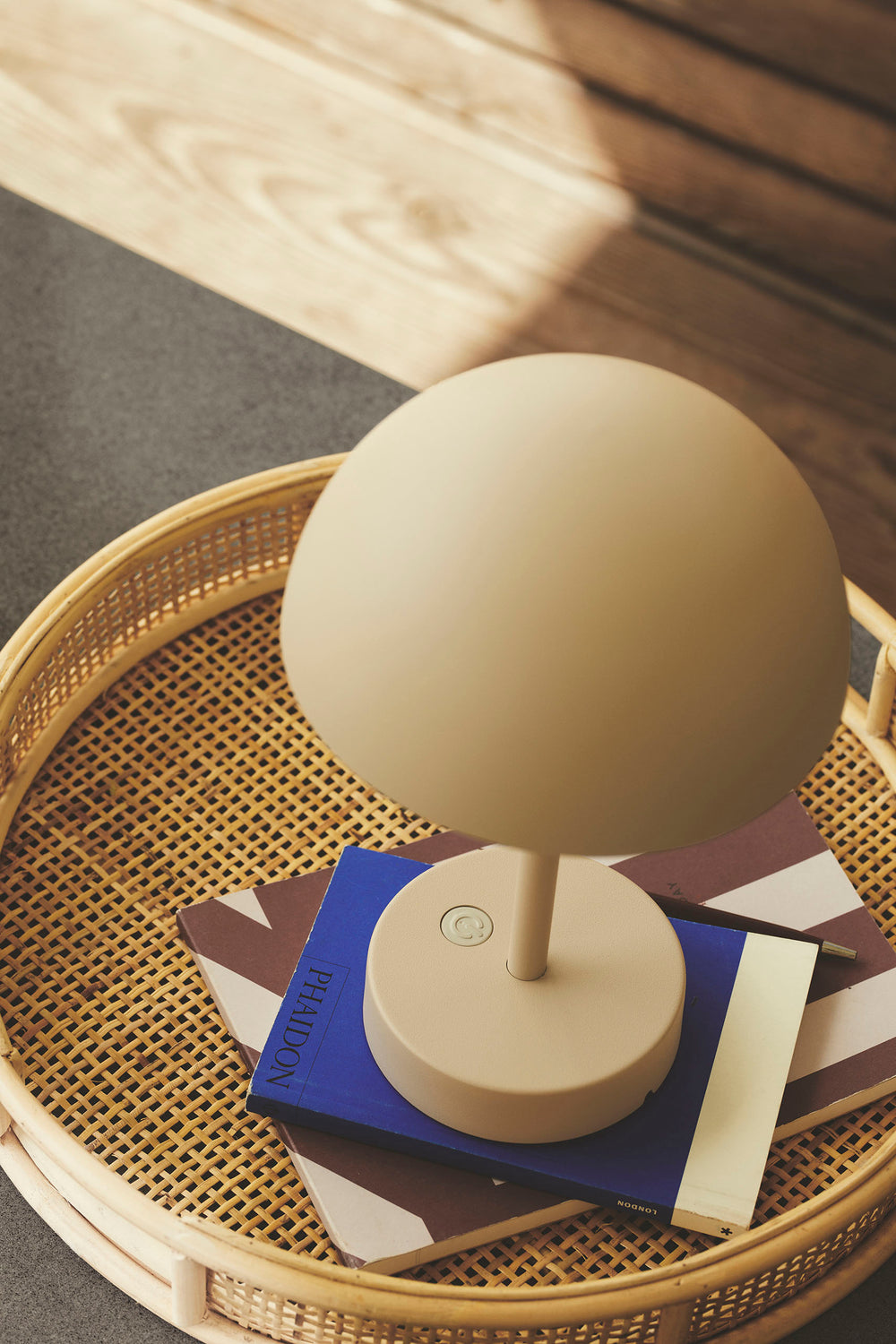 Ellen To-Go ladattava valaisin beige