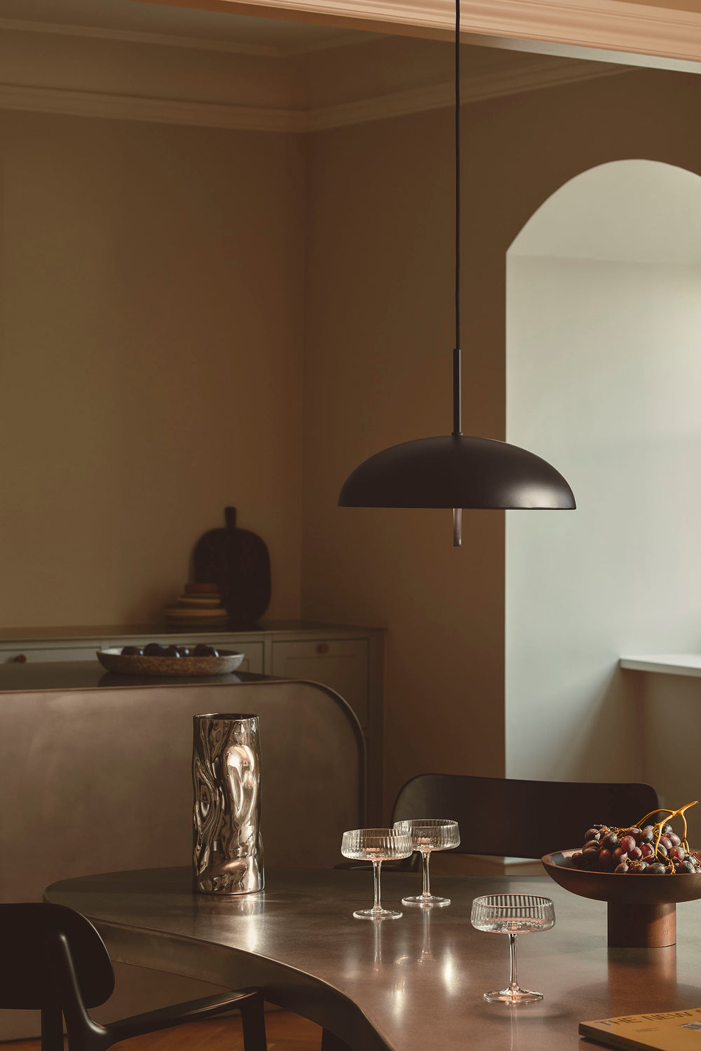 Versale 35 riippuvalaisin musta