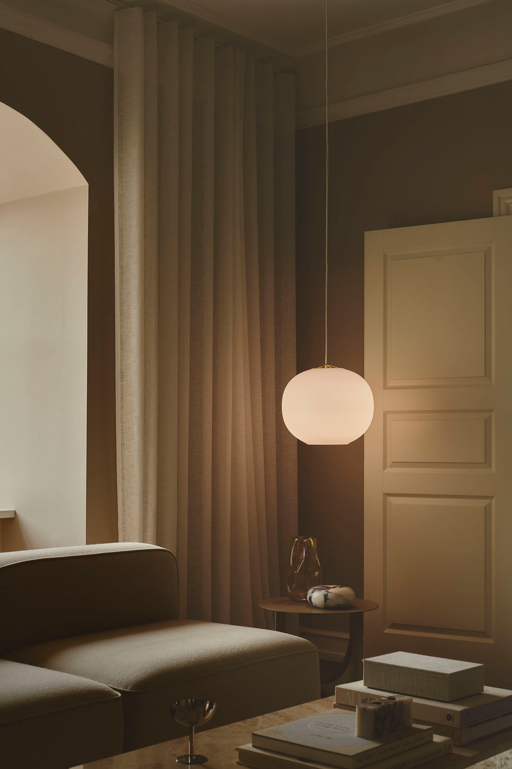 Navone 40 riippuvalaisin opaalivalkoinen