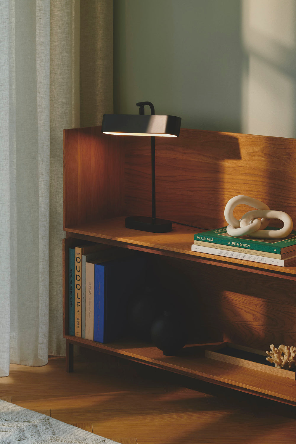 Merlin pöytävalaisin musta