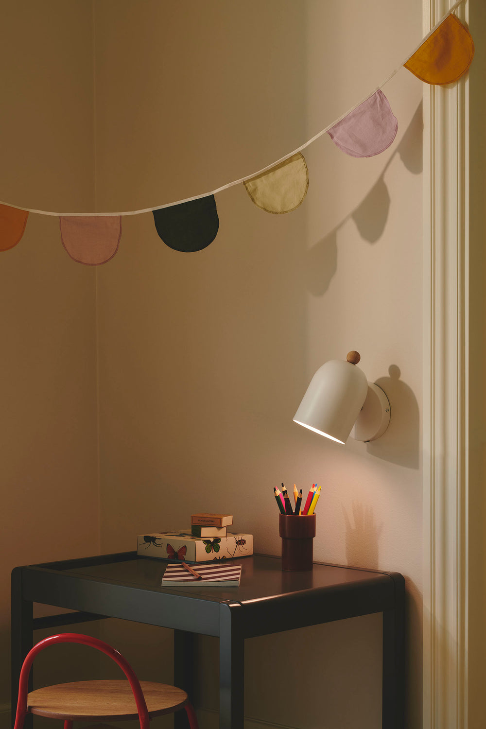 Gaston seinävalaisin valkoinen