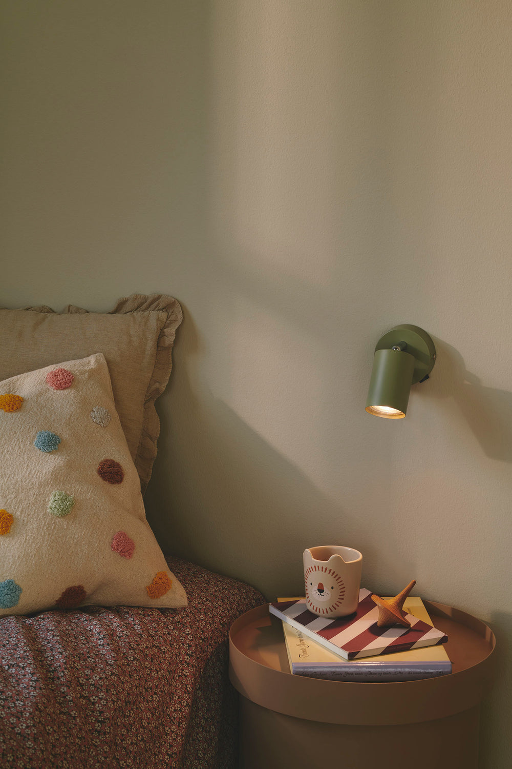 Explore vägglampa grön