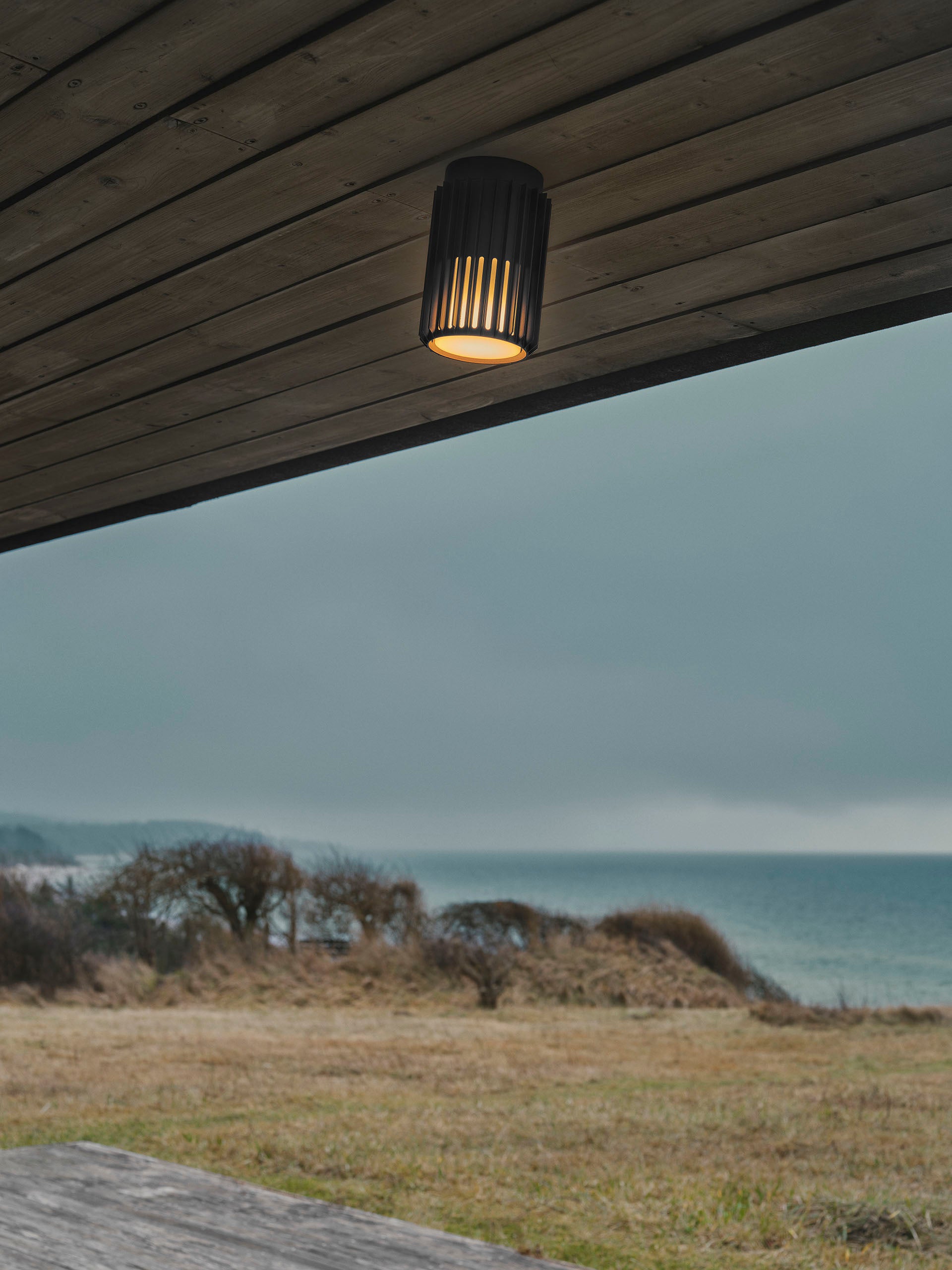 Aludra Seaside takarmatur svart