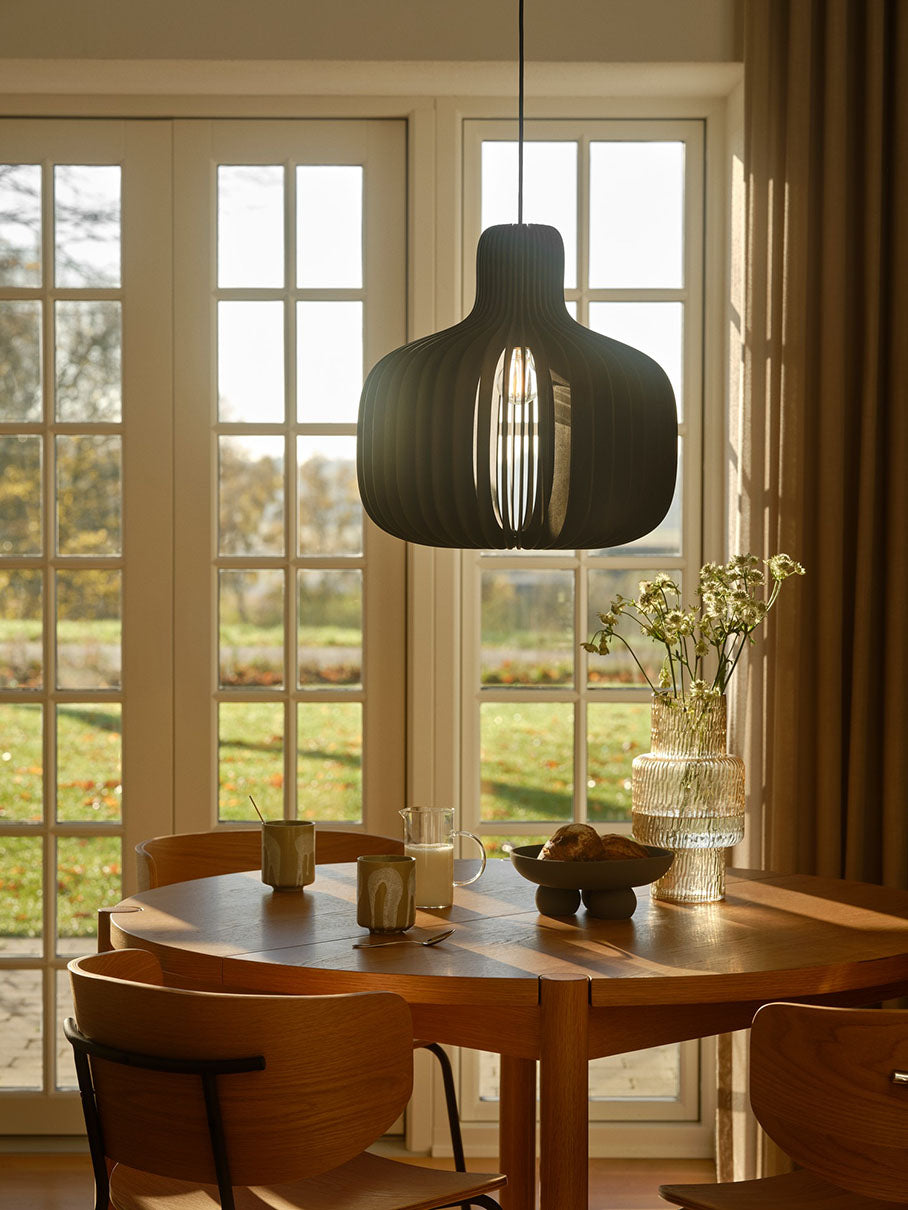 Hazo 43 riippuvalaisin musta