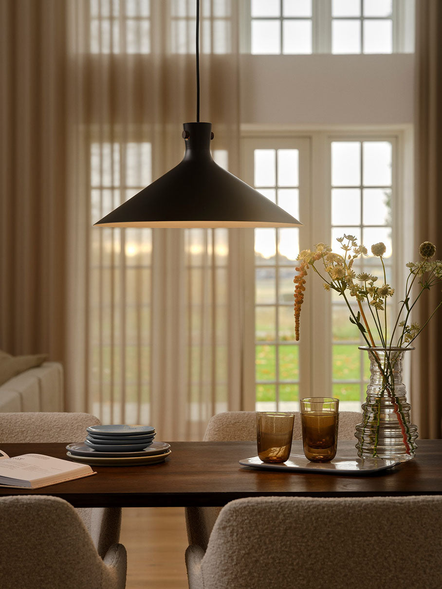 Dorina riippuvalaisin musta