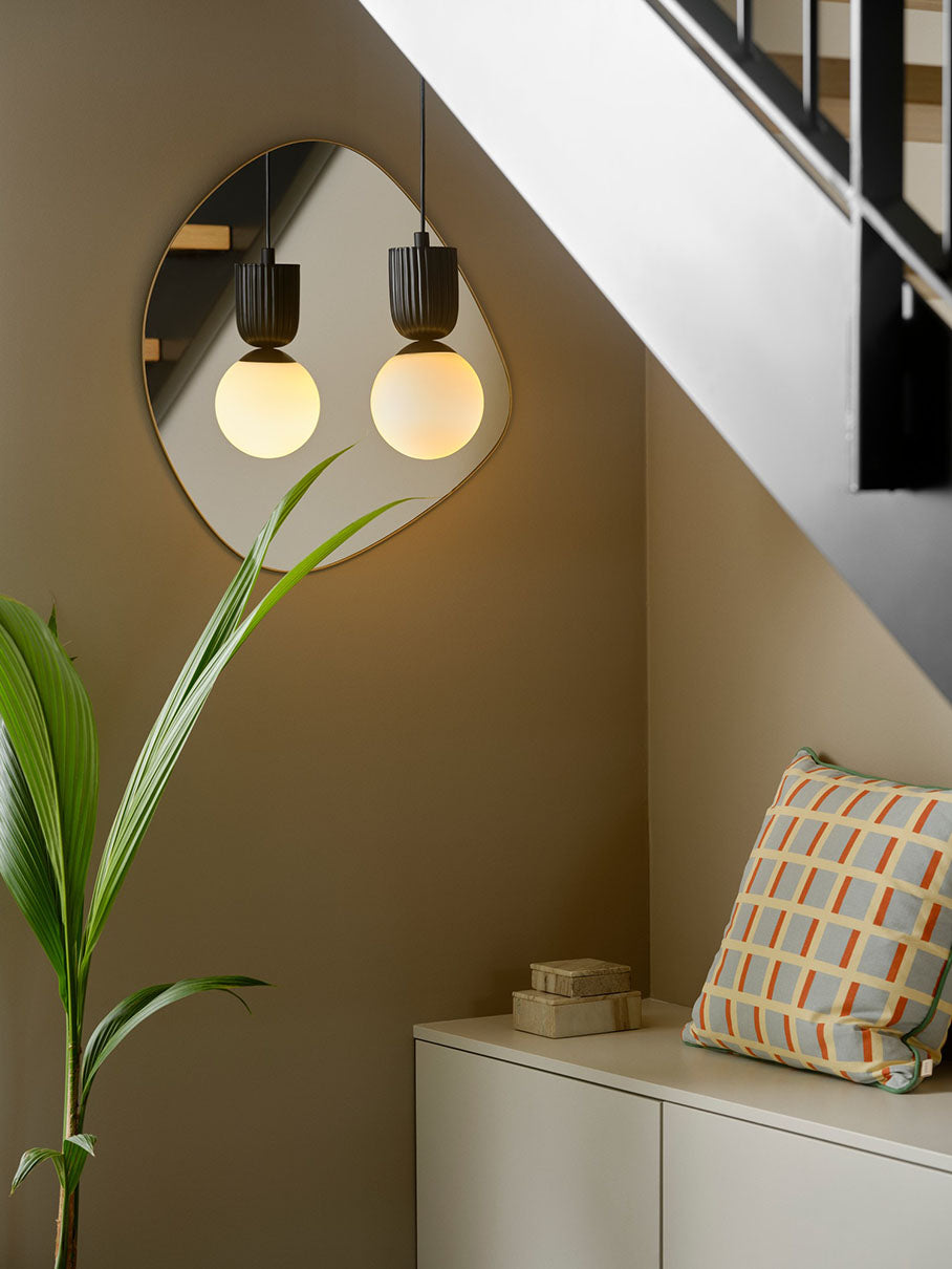 Sadie riippuvalaisin musta