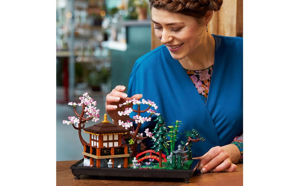 LEGO Icons 10315 Rauhallinen puutarha – kuva 2