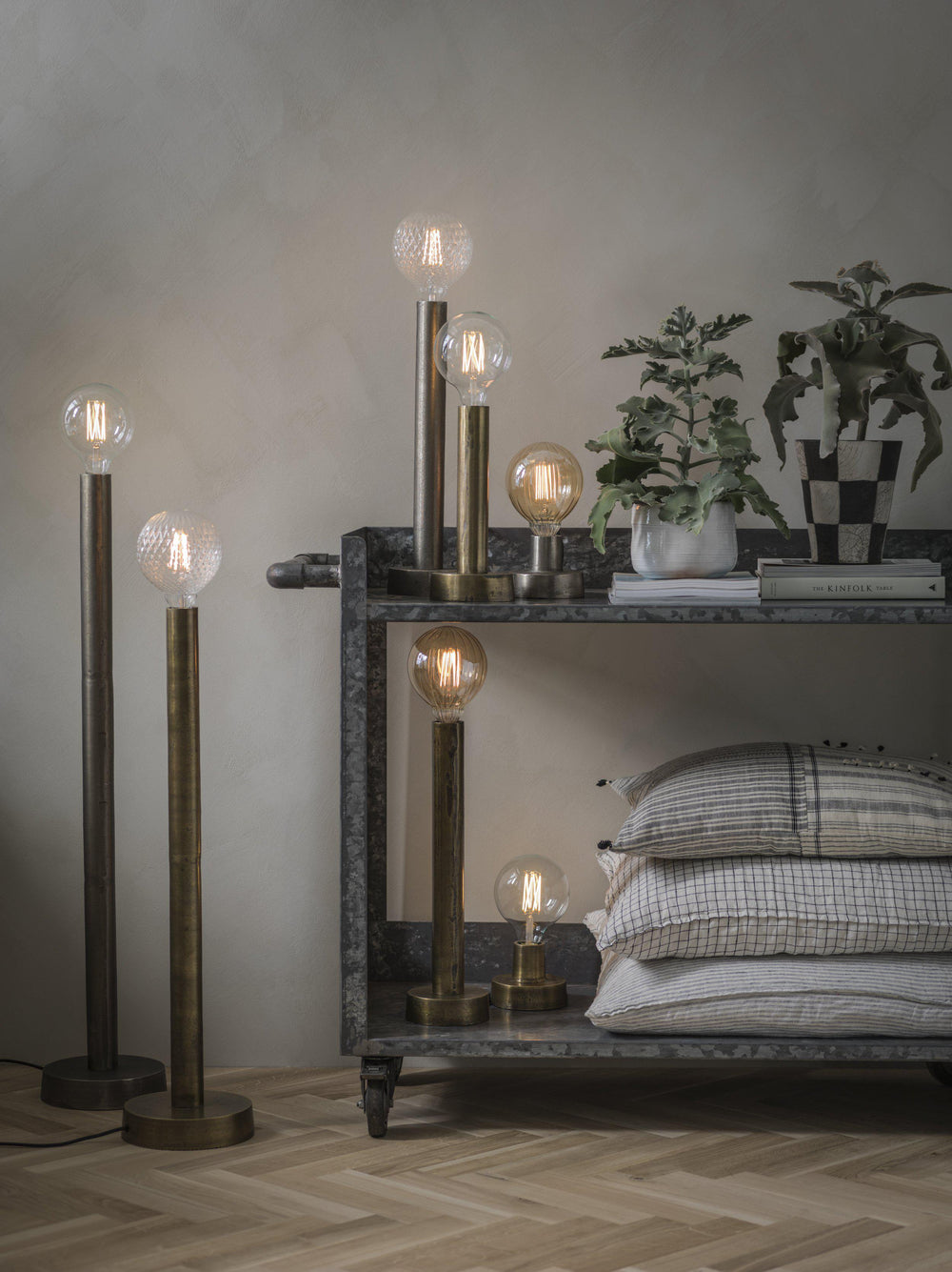 Notice pöytä-/lattiavalaisin raakamessinki 80cm