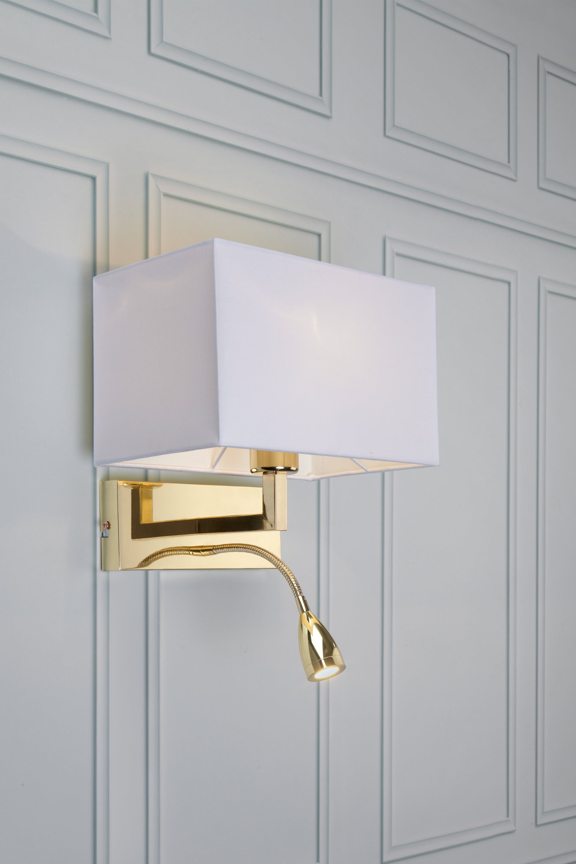 SAVOY vägglampa 2L Brass/White