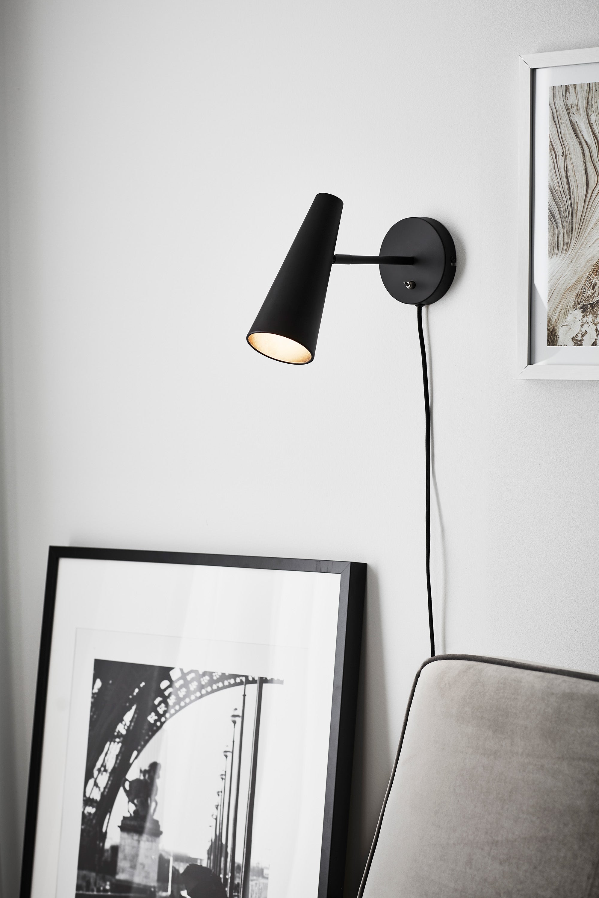 PEAK vägglampa 1L Black