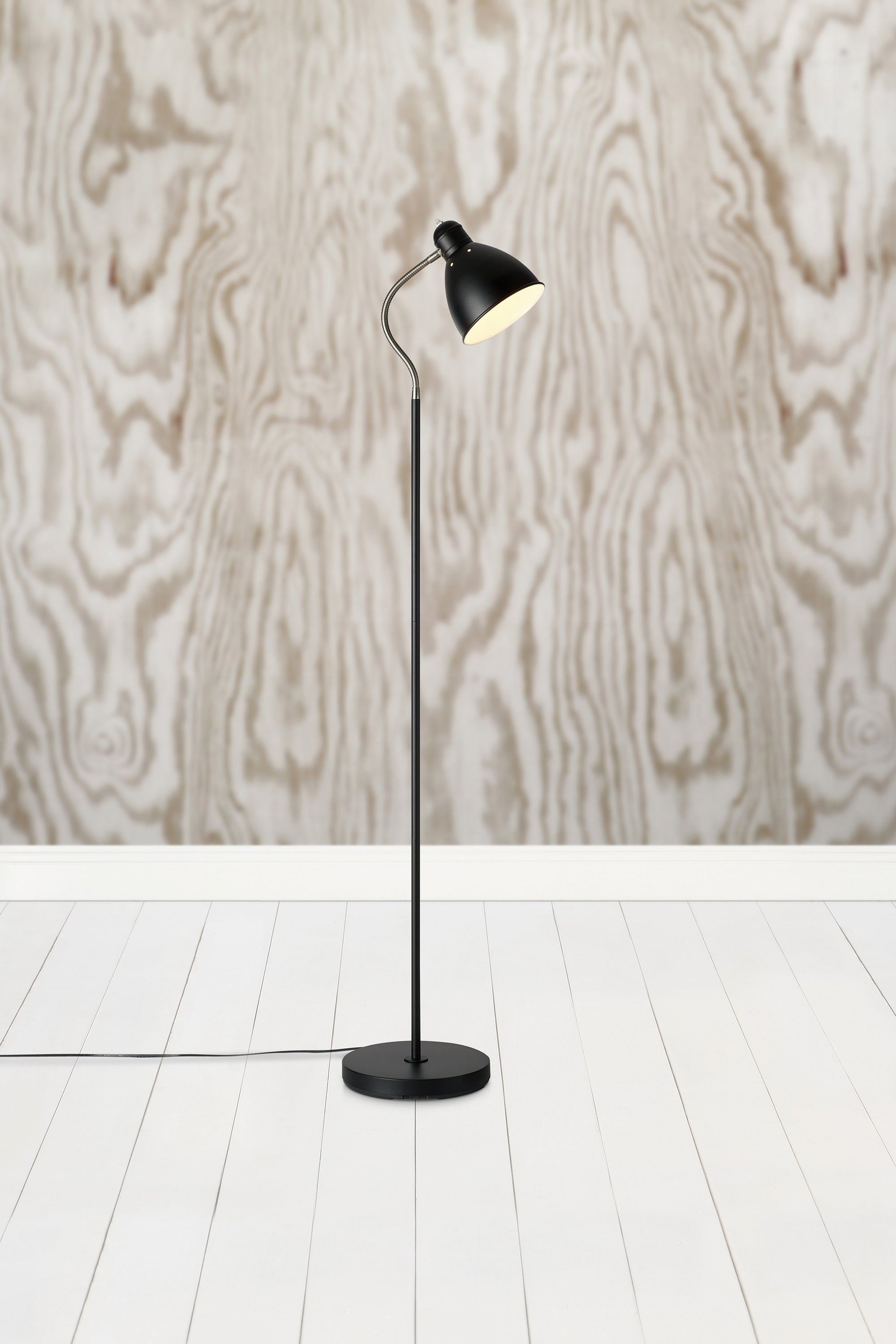 NITTA golvlampa 1L Black