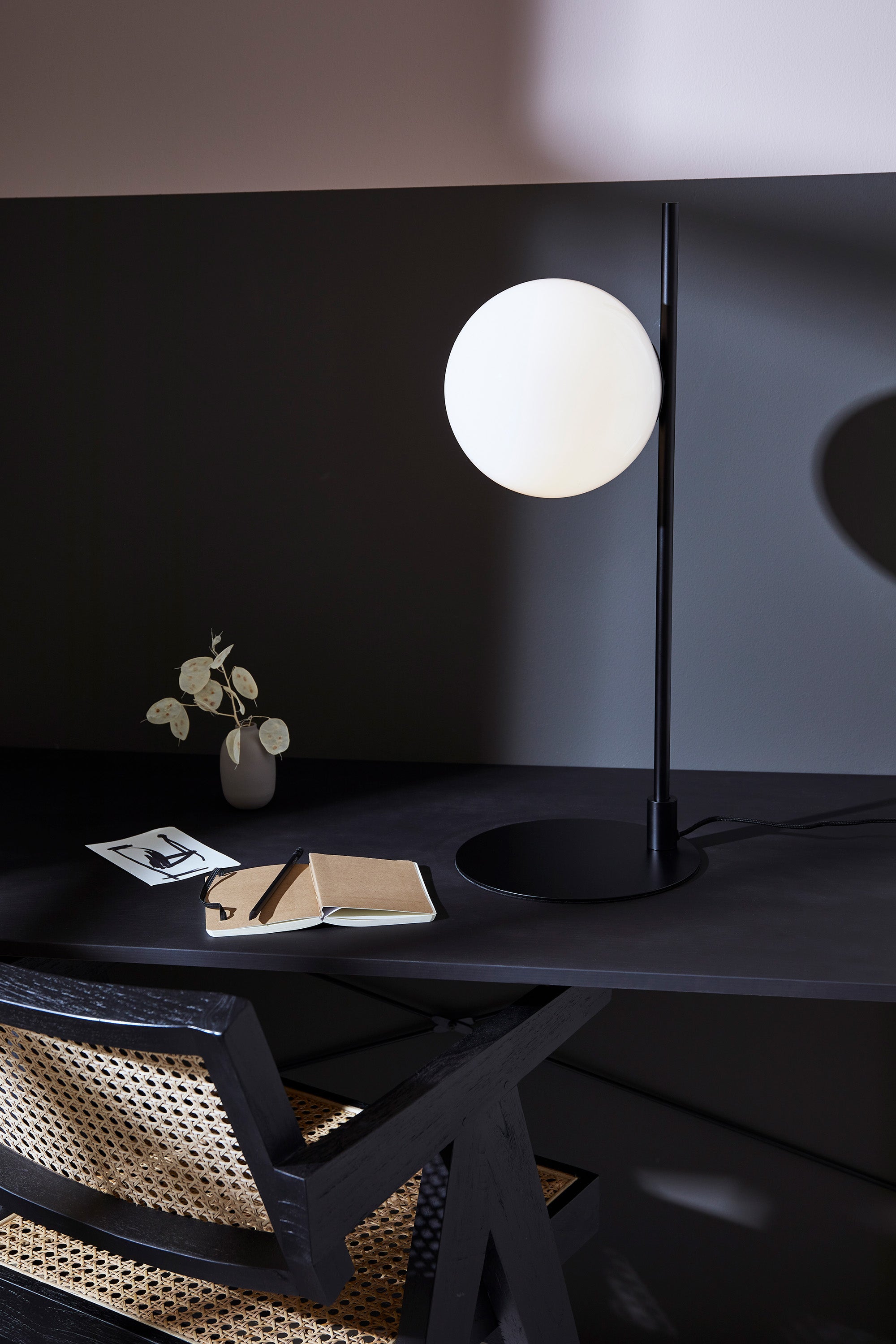 DIONE bordslampa 1L Black/White