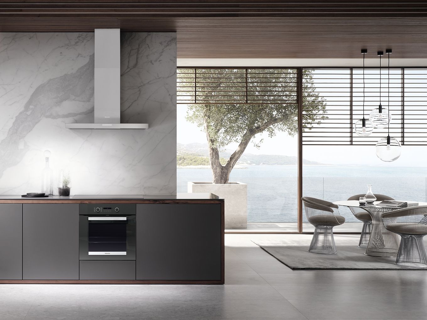 Miele H 2465 BP -ugn, svart