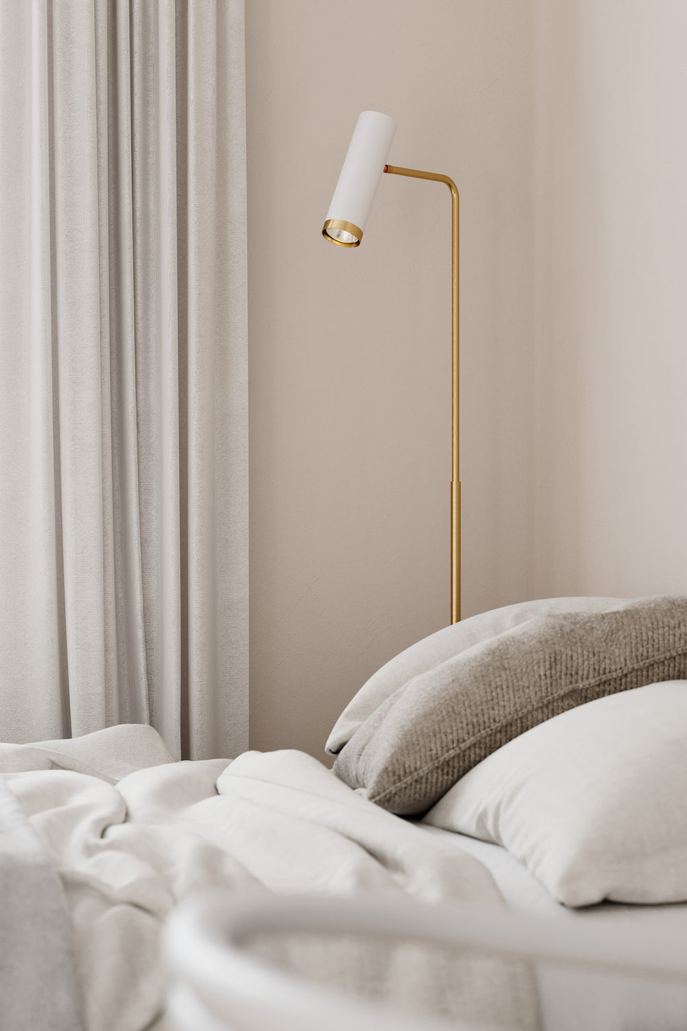 Puls lattiavalaisin  mattavalkoinen