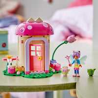 LEGO Gabby's Dollhouse 11212 Kisukeijun puutarhamökki – kuva 4