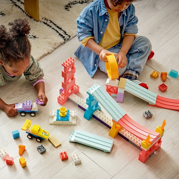 LEGO DUPLO Town 10478 – Luovat rampit ja ajoneuvot 3in1 – kuva 4