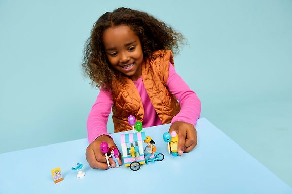 LEGO Friends 42692 Jäätelö‑ ja ilmapallokoju – kuva 8
