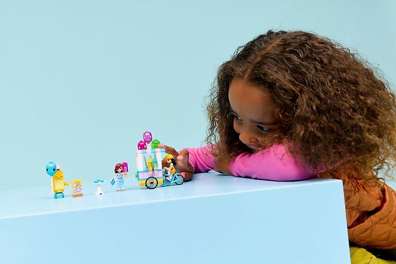 LEGO Friends 42692 Jäätelö‑ ja ilmapallokoju – kuva 7
