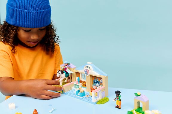 LEGO Friends 42696 Eläinlääkäriasema – kuva 6
