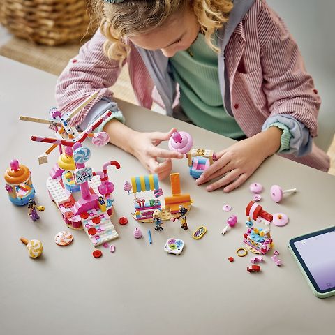 LEGO Friends 42700 – Karkkien ja kuppikakkujen koristama maailmanpyörä