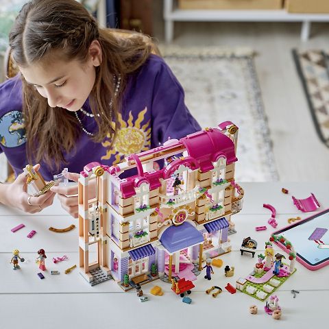 LEGO Friends 42704 – Heartlake Cityn Grand Hotel