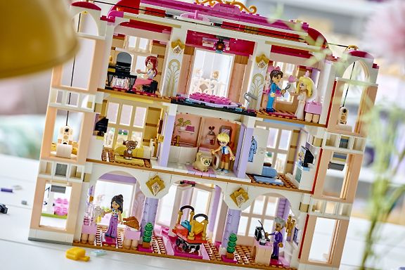 LEGO Friends 42704 – Heartlake Cityn Grand Hotel