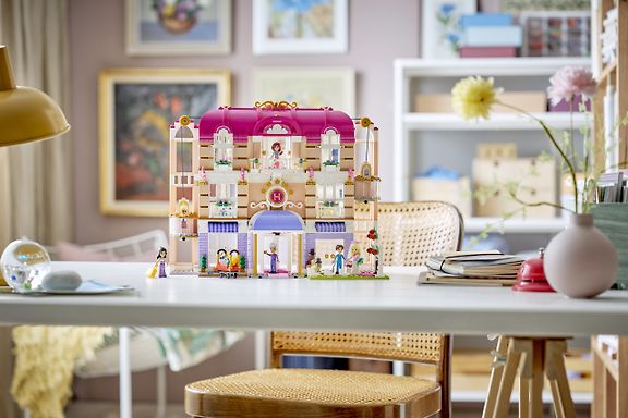 LEGO Friends 42704 – Heartlake Cityn Grand Hotel