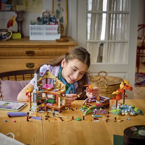 LEGO Friends 42705 – Mukava mökki syysmetsässä