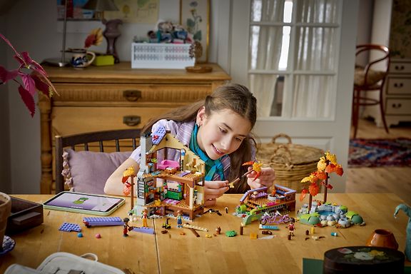 LEGO Friends 42705 – Mukava mökki syysmetsässä